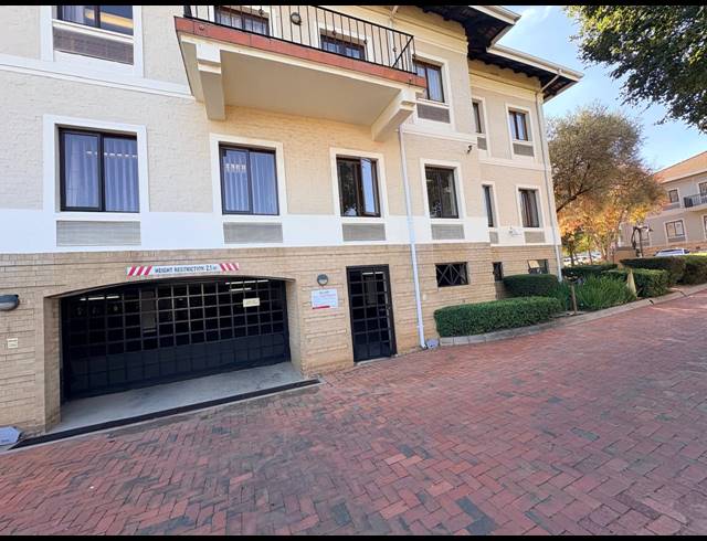 1,527M² OFFICE TO LET IN VORNA VALLEY